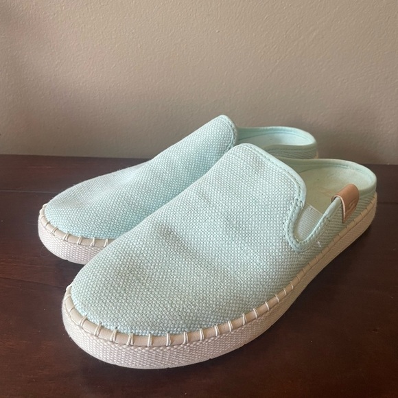 UGG Delu Slip on Sneaker Sky Blue Canvas Flat Espadrille Shoes  sz 8 NEW - Picture 4 of 5